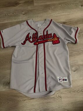 Atlanta Braves Men’s Gray Button-Up Jersey with Red Trim Size L